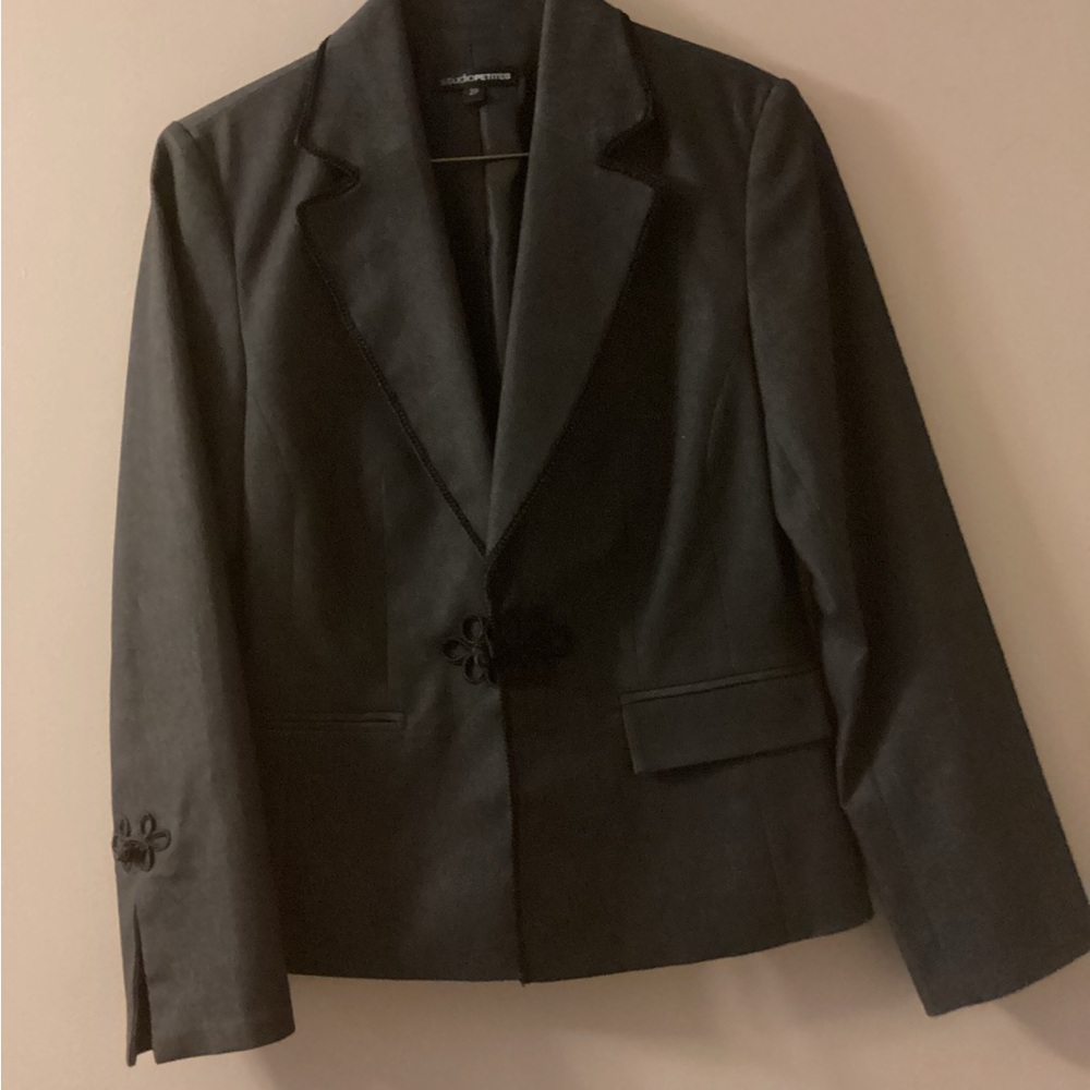 StudioPetites Blazer with Stitching down the front featuring Piping around Cuff